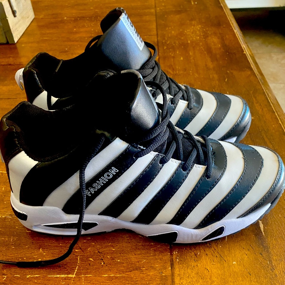 Desing Fashon shoes. Size 10. Brand new and never used. Gifted to me.